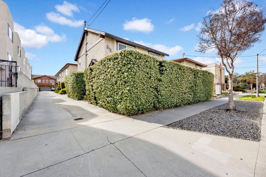 Primary Photo - 212 W Grand Ave