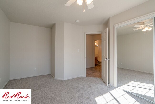 Building Photo - Spacious 3 Bedroom Single-Level Home in Bl...