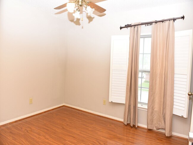 Building Photo - 9211 Rocky Valley Dr