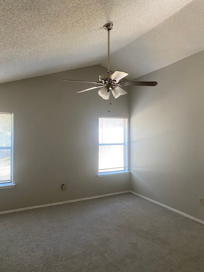 Building Photo - 822 Collins Blvd