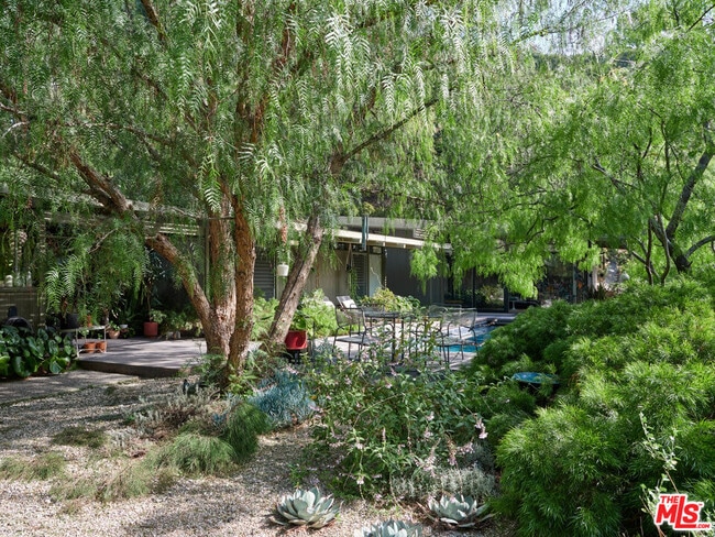 Building Photo - 8973 Wonderland Park Ave