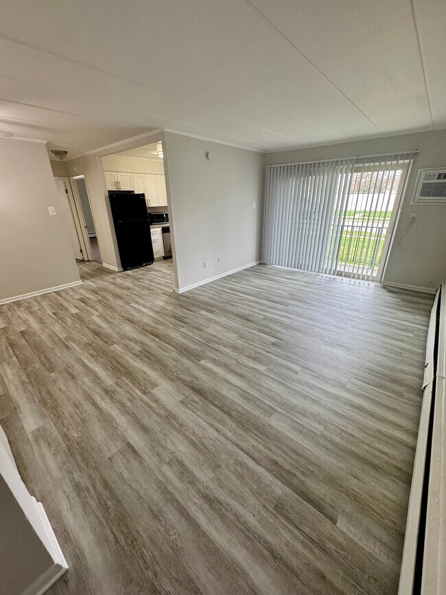 Living Room | Lincoln Court Apartments - Lincoln Court Apartments
