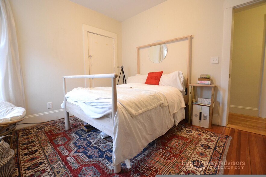 Building Photo - 207 Chestnut Ave