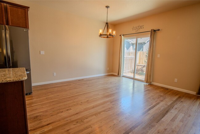 Building Photo - Beautiful 4 Bed 3 Bath Rental!