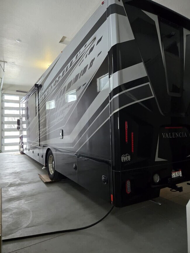 Building Photo - 303 CM Rdg Ln