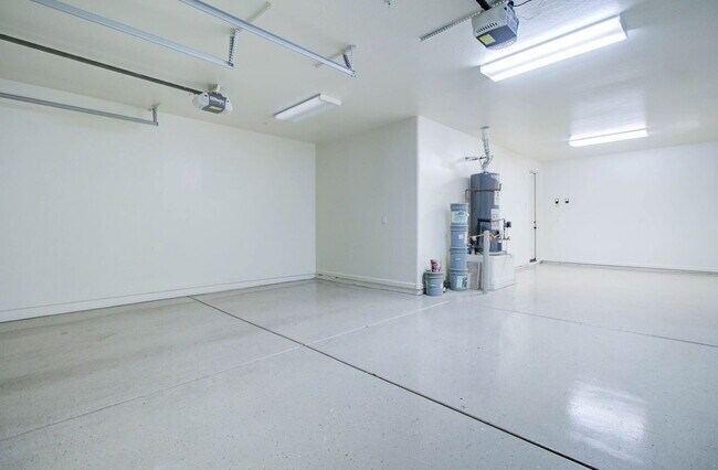 Building Photo - 9427 E Trailside View