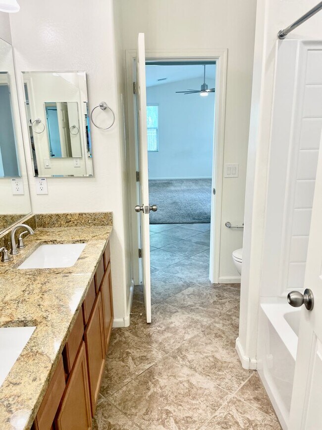 Building Photo - 5 Bedroom/3 Bath Home in Chandler!