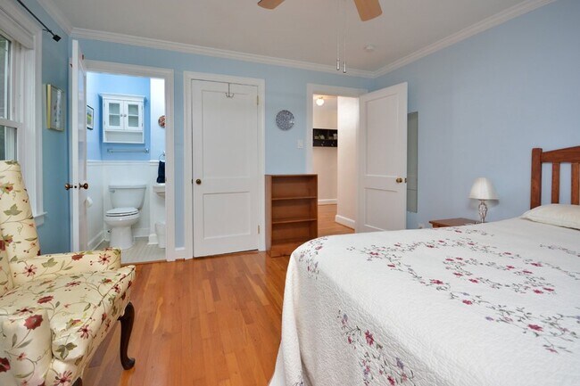 Building Photo - Highly Desirable Trinity Park