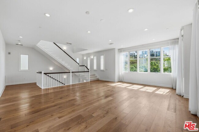 Building Photo - 13079 Bluff Creek Dr