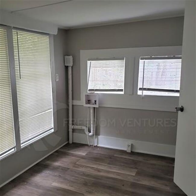 Building Photo - Spacious 3BR/2BA Rental with Hardwood Floors & Updated Living Room
