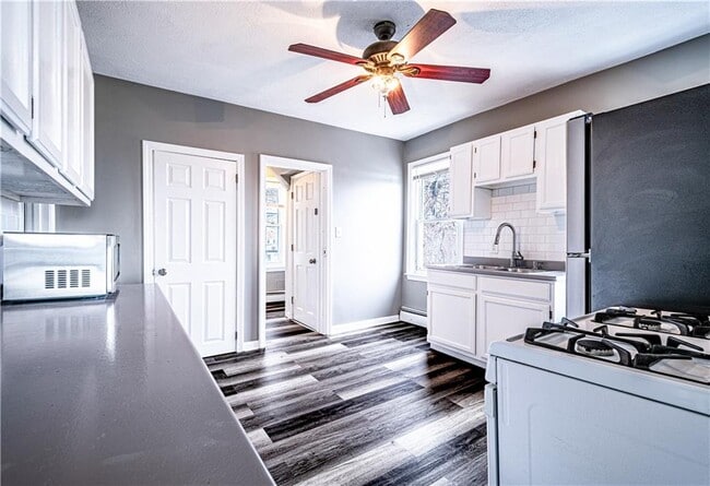 Building Photo - 216 Maplewood Ave