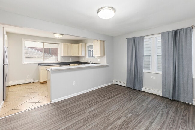 dining room/kitchen - 428 N Center St