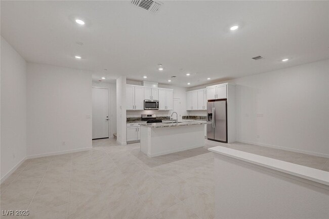 Building Photo - 2537 Monolith St