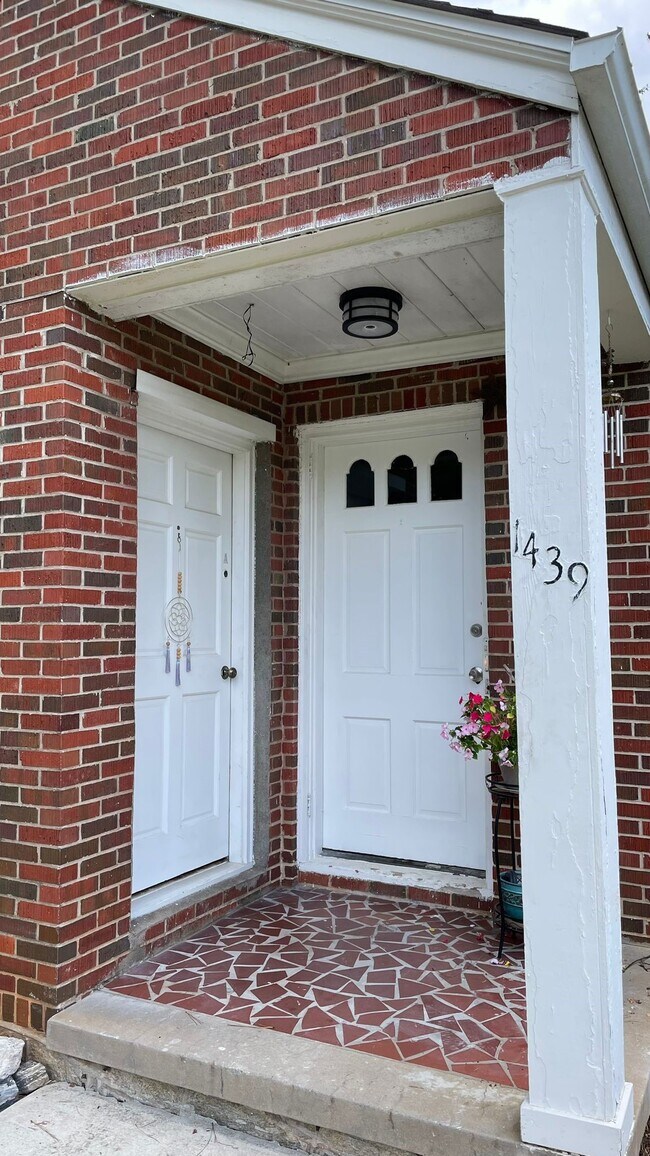 Building Photo - 1439 Clairmont Rd