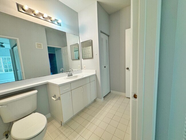 Building Photo - 615 Fairway Dr