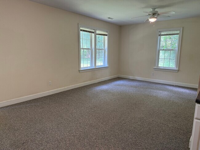 Building Photo - 2515 Huntington Rd