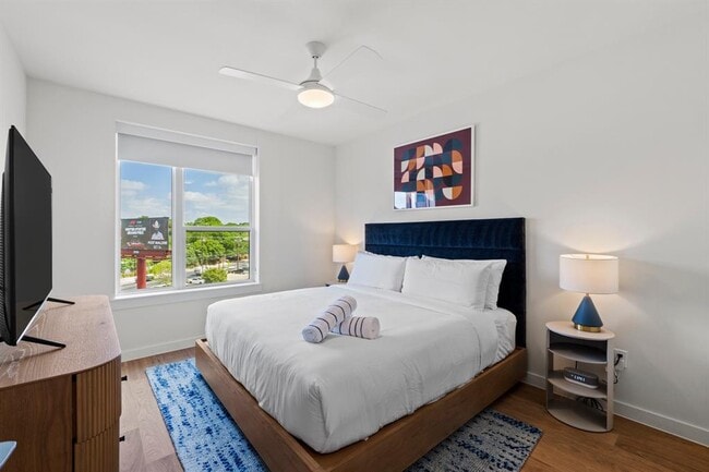 Building Photo - 2323 S Lamar Blvd