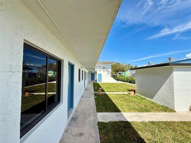 Building Photo - 180 NE 57th St