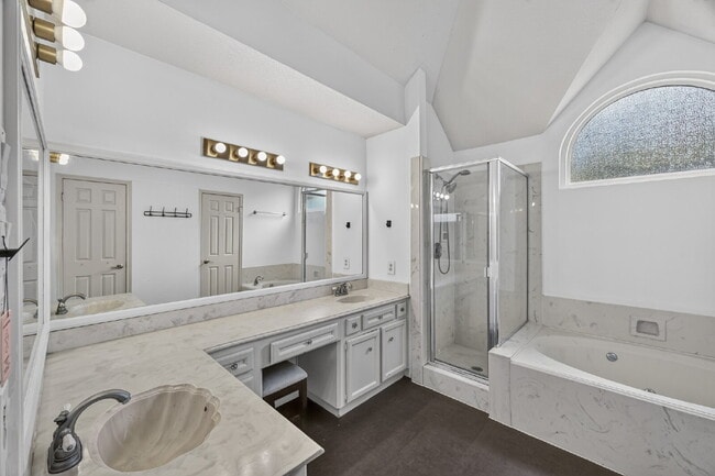 Building Photo - "Charming 3-Bed Oasis with Modern Touches & Granite Elegance in Houston!"