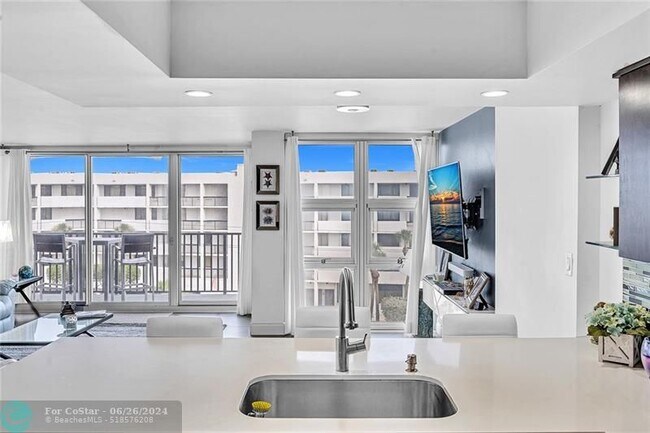 Building Photo - 525 N Ocean Blvd