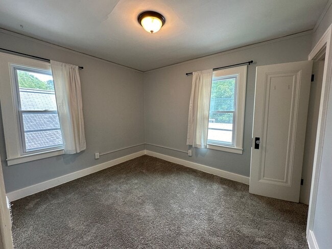 Building Photo - Adorable Three Bedroom Home with Central Air!