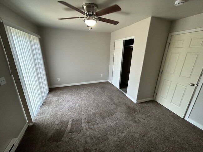 Building Photo - 700-704 S Columbus Triplex - Martin