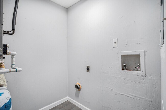 Building Photo - Must see 3BR/2.5BA Townhome In Union City!