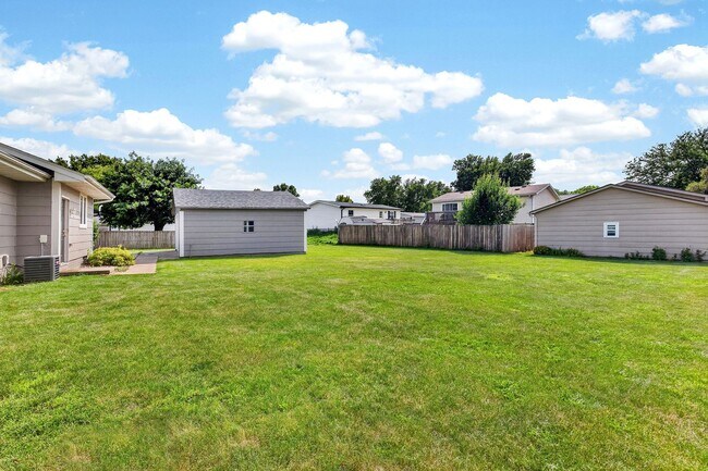 Building Photo - GREAT NEIGHBORHOOD!! 3 Bedroom, 1 Bath Home in Ankeny
