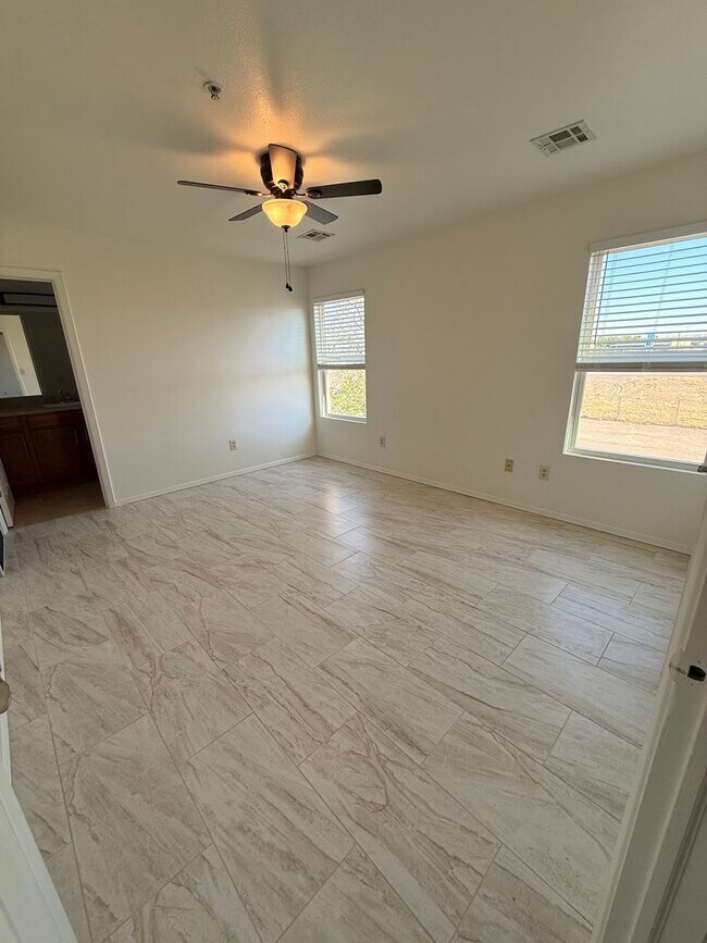 Building Photo - 3/2 Condo for Rent