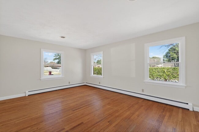 Building Photo - 2305 Lakewood Ln