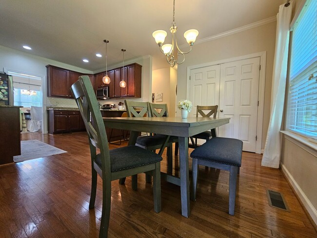 Building Photo - GRASSFIELD - Lauren's Cove