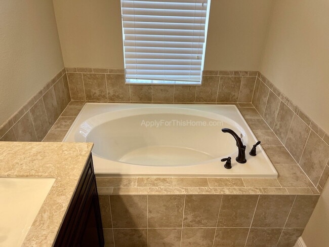 Building Photo - Single Family Dream Home in Gated Community