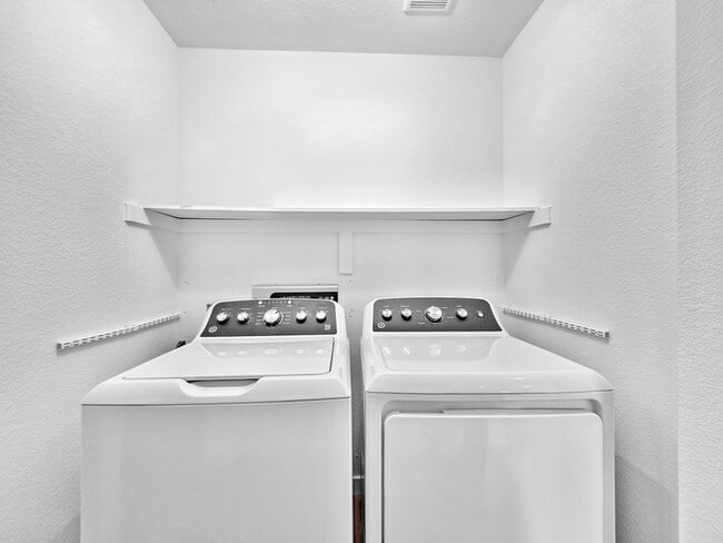 Building Photo - Charming 3 beds 2 baths in Denver!