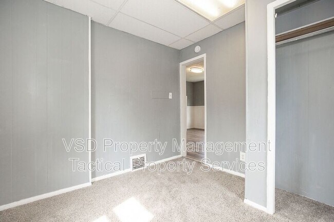 Building Photo - 6924 Claasen Ave