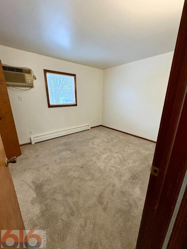 Building Photo - 630 56th St SE