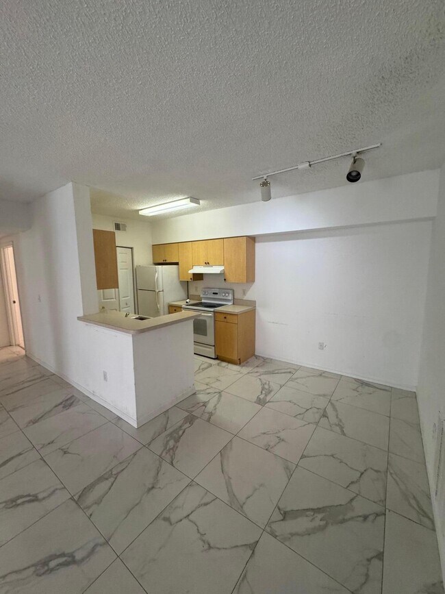 Building Photo - 10330 Fox Trail Rd S
