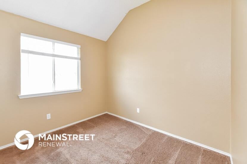 Building Photo - 2425 Ithaca Dr