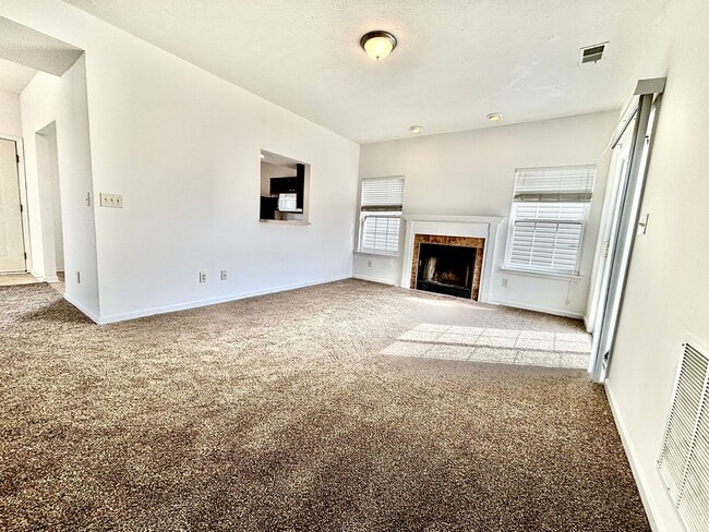 Building Photo - 3 Bedrooms, 2.5 Baths, and a Secret Agent Garage!