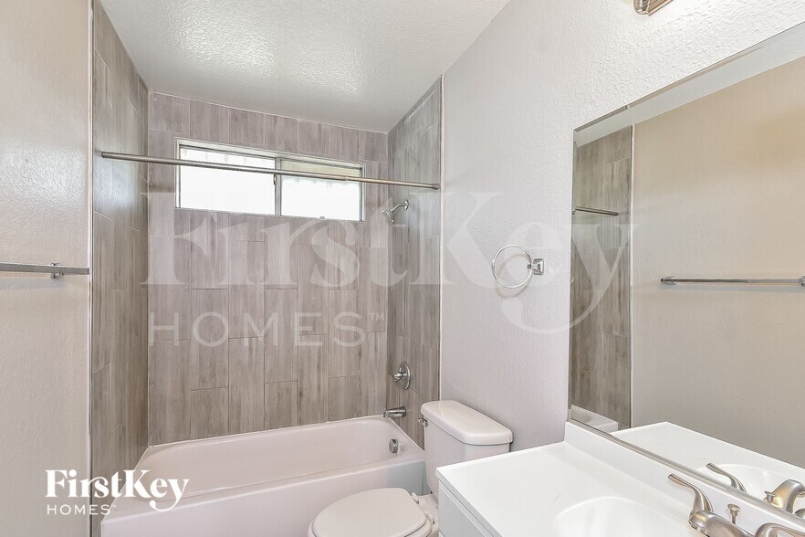 Building Photo - 3909 Almondwood Dr