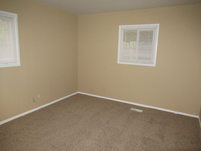 Building Photo - 2902 Garland Terrace