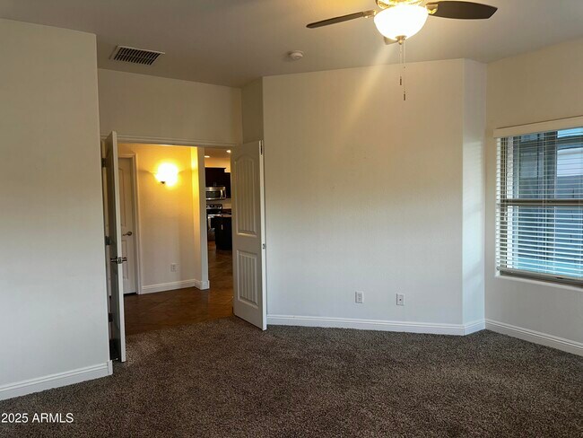 Building Photo - 1686 W Paisley Dr