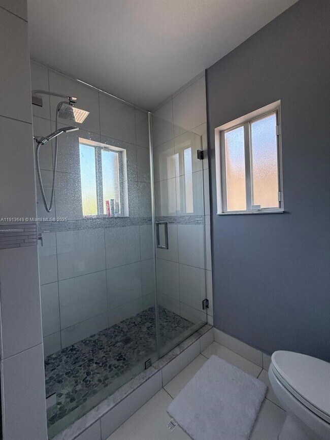 Building Photo - 239 SE 31st Terrace