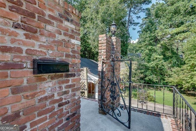 Building Photo - 799 Marstevan Dr NE