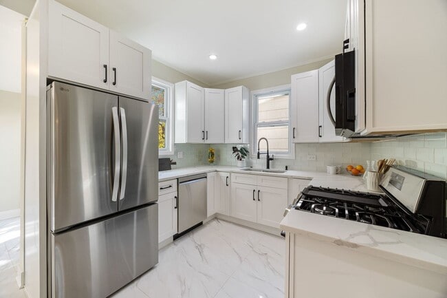 Building Photo - 4143 N Drake Ave