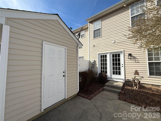 Building Photo - 17632 Delmas Dr