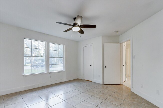 Building Photo - 21892 Silver Oak Ct