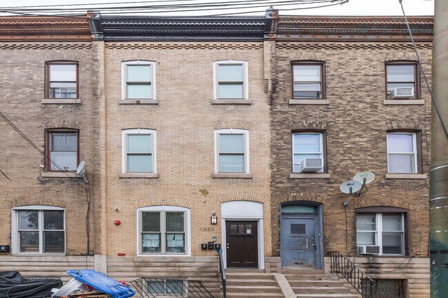 Building Photo - 1333 E Snyder Ave