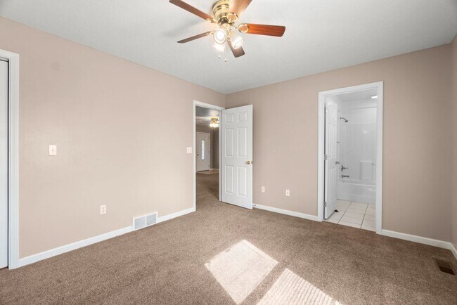 Building Photo - Comanche 178/180