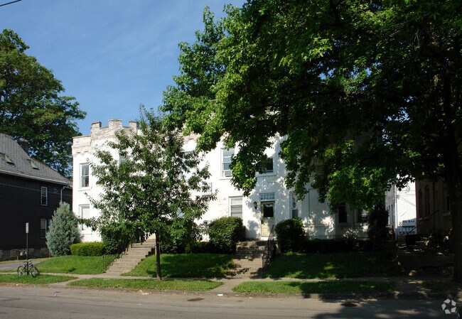 Building Photo - 1565-1567 Highland St