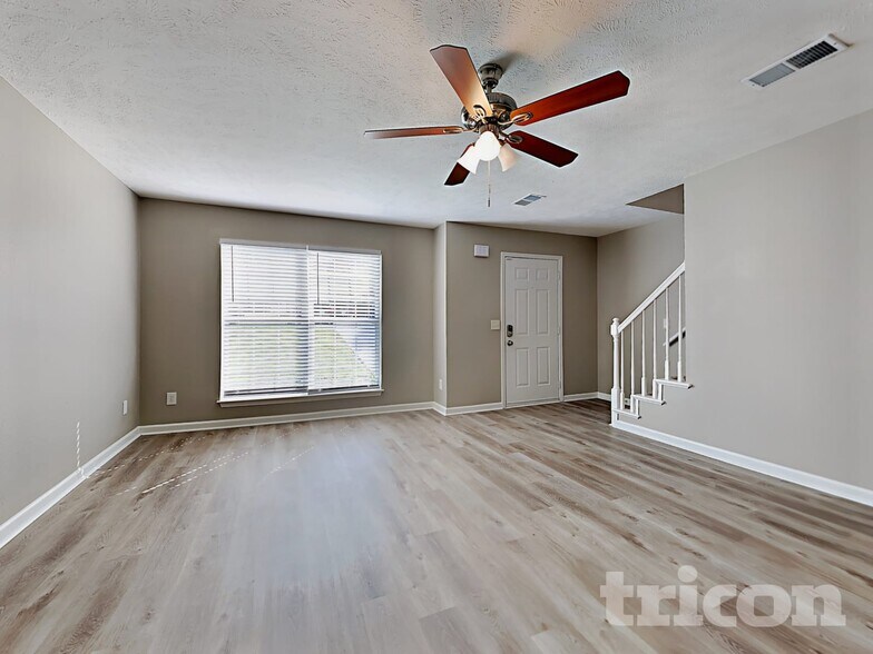 Building Photo - 700 Holland Ridge Dr